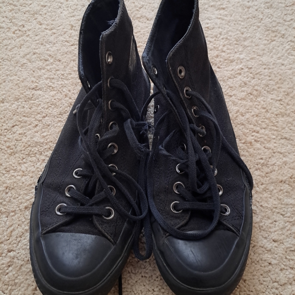 Black High-top Converse
